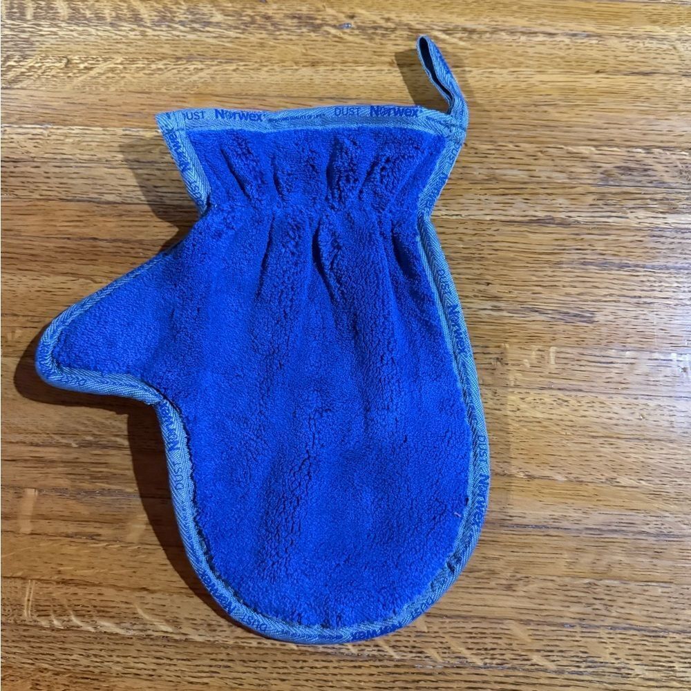 Norwex Dark Blue Dusting Mitt NWT